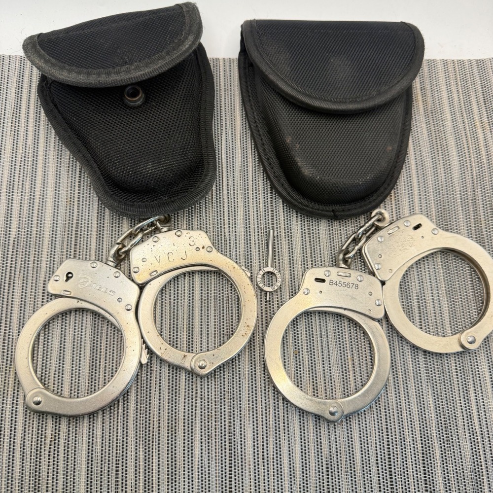 Smith & Wesson M100-1 & Galls Handcuffs Set with 2 Pouches and Key Silver Steel